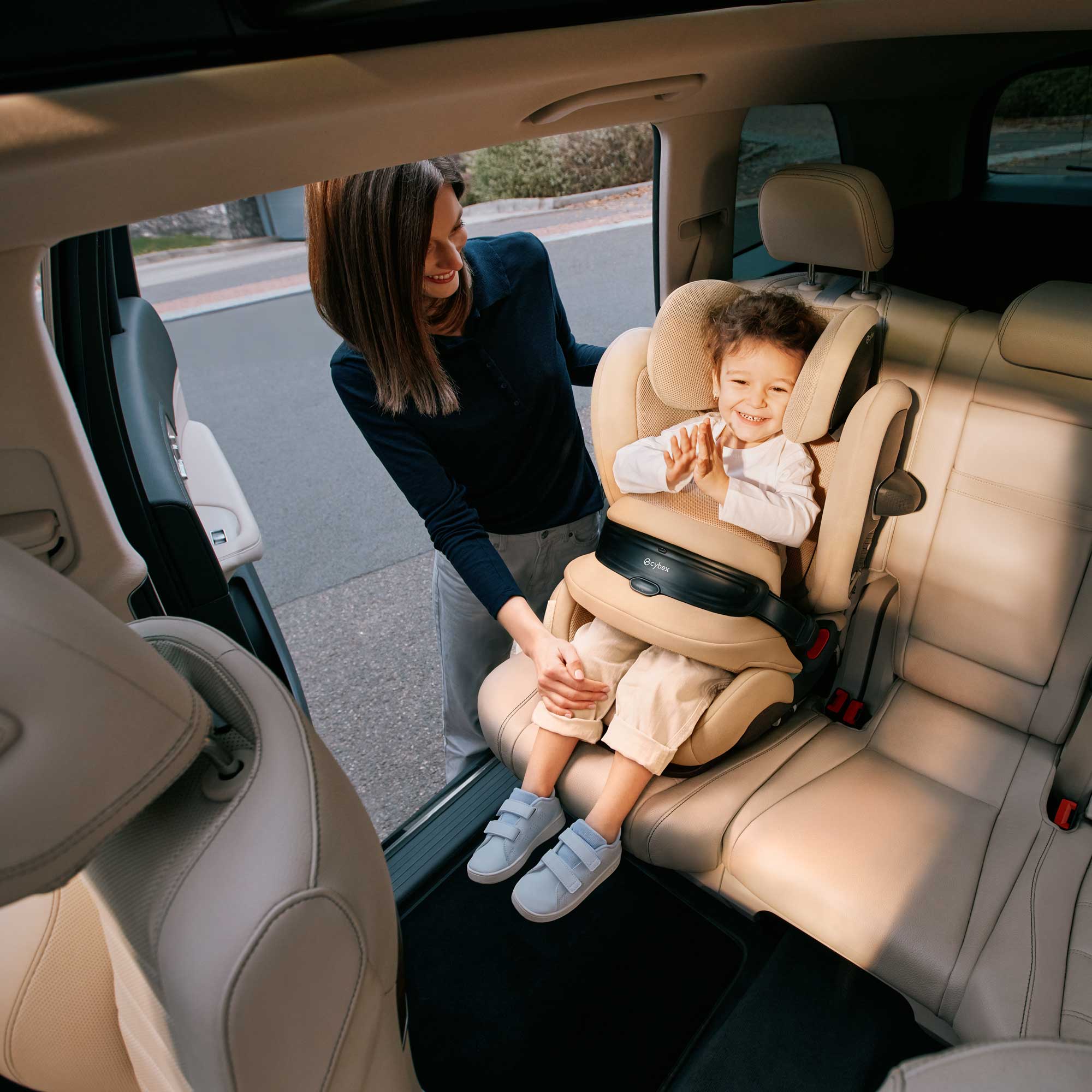 Cybex i-Size car seats Cybex Pallas G2 i-Size Car Seat - Magic Black 524000555