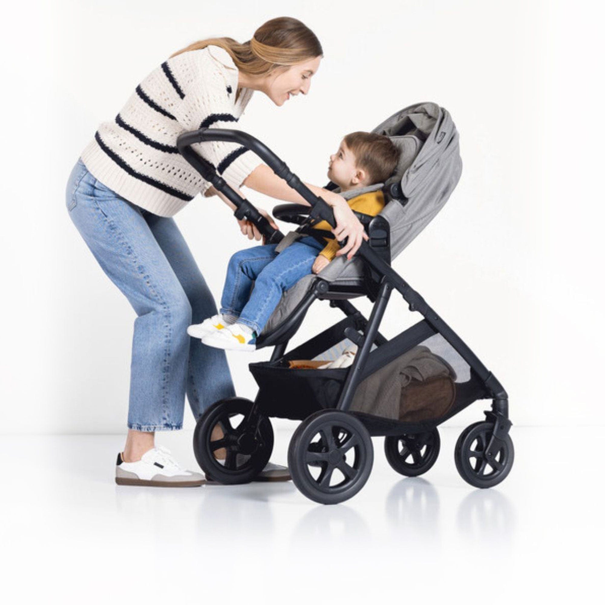 Graco Pushchairs & Buggies Graco Near2Me DLX Trio (Pushchair, Carrycot, Snuglite & Snugturn) in Ash/Black