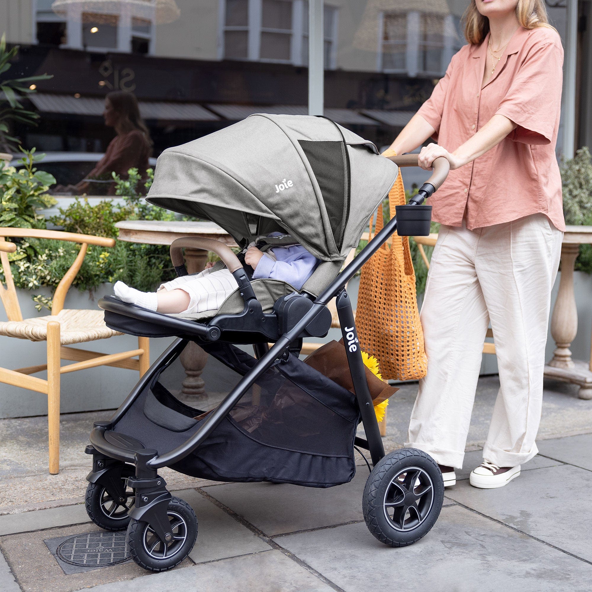 Joie Pushchairs & Buggies Joie Versatrax Stroller and Ramble XL Carrycot in Pebble Z2BJVTRX1004UK