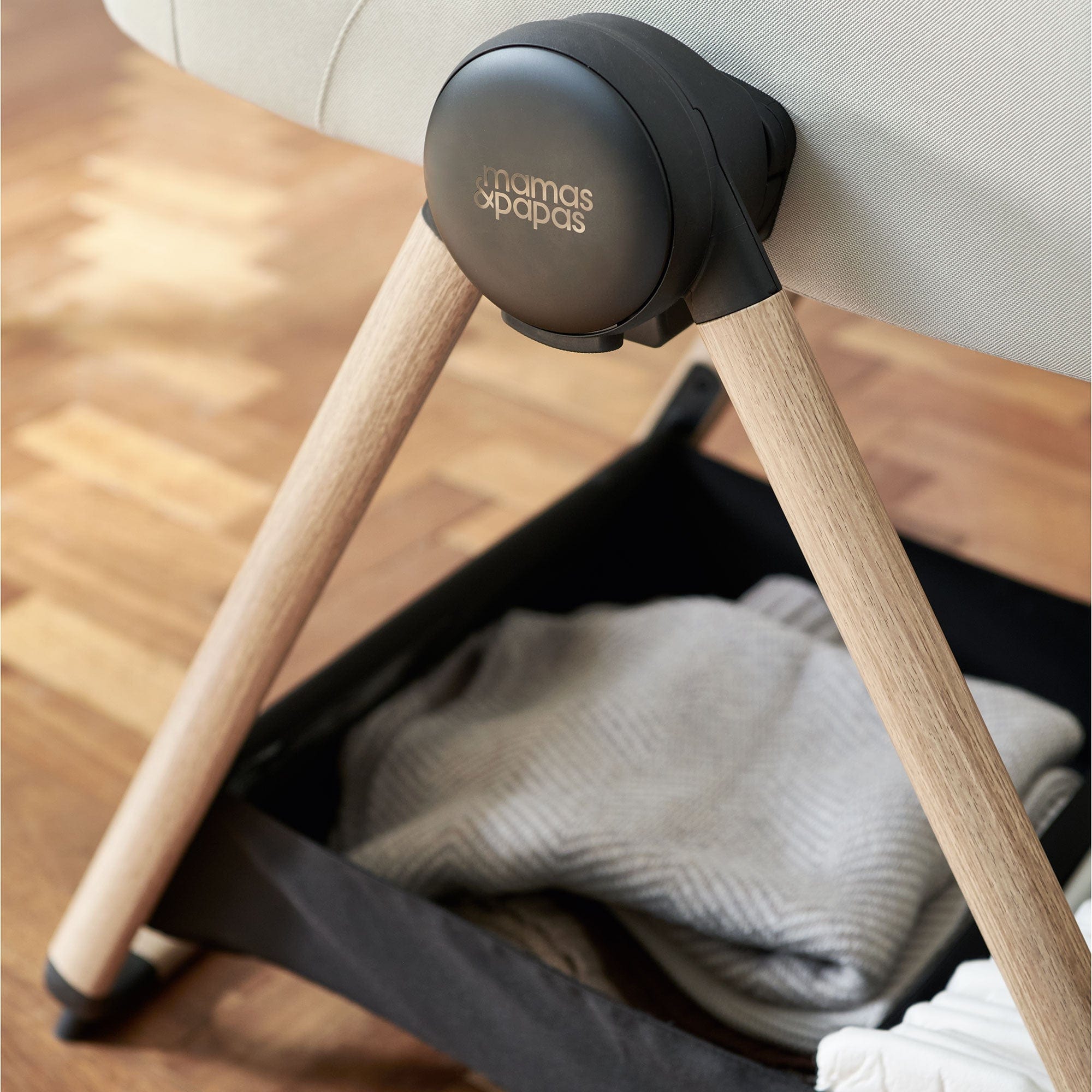 Mamas & Papas moses basket stands Mamas & Papas Ocarro 2 Carrycot Stand 61641WA00