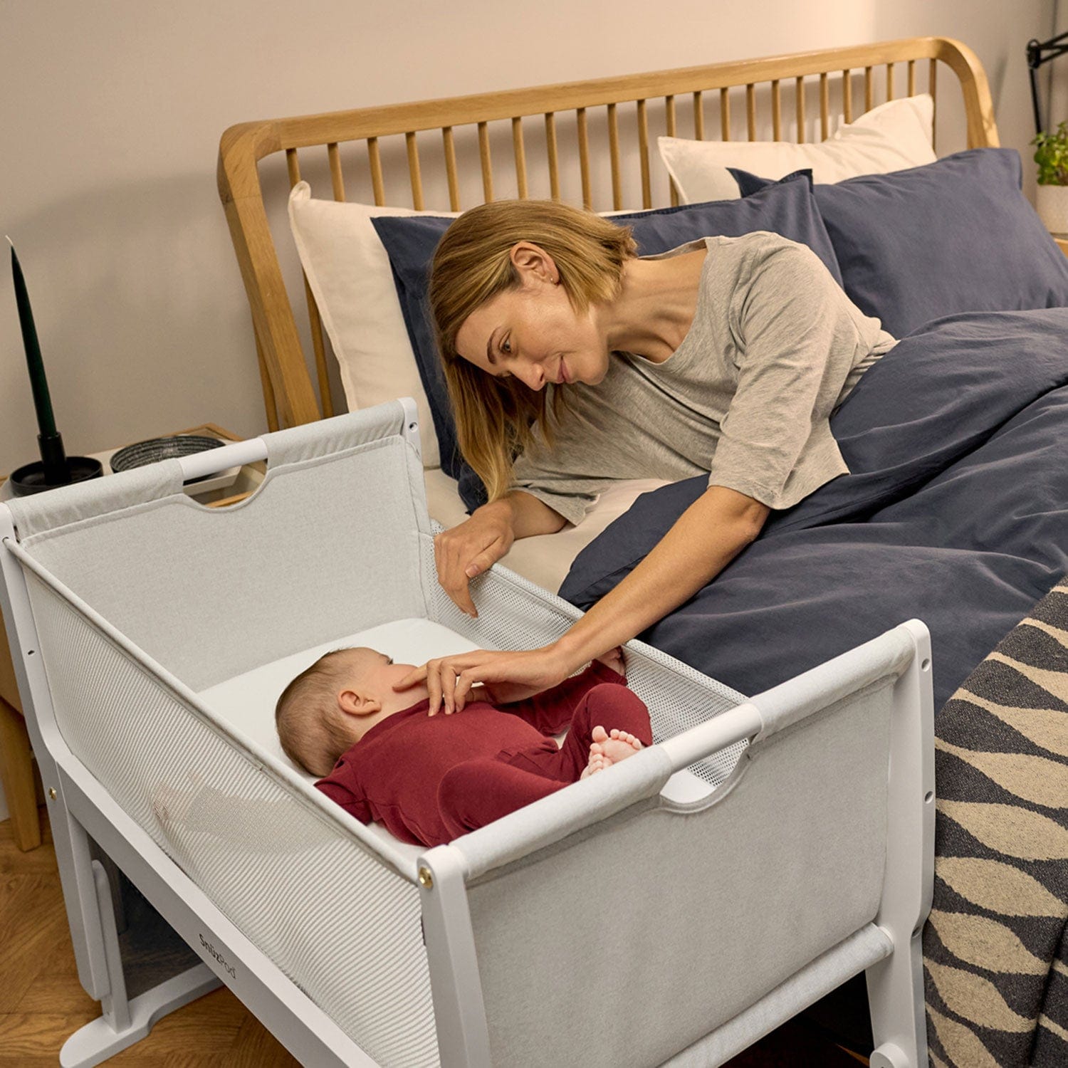 SnuzPod4 Studio Bedside Crib Paris White