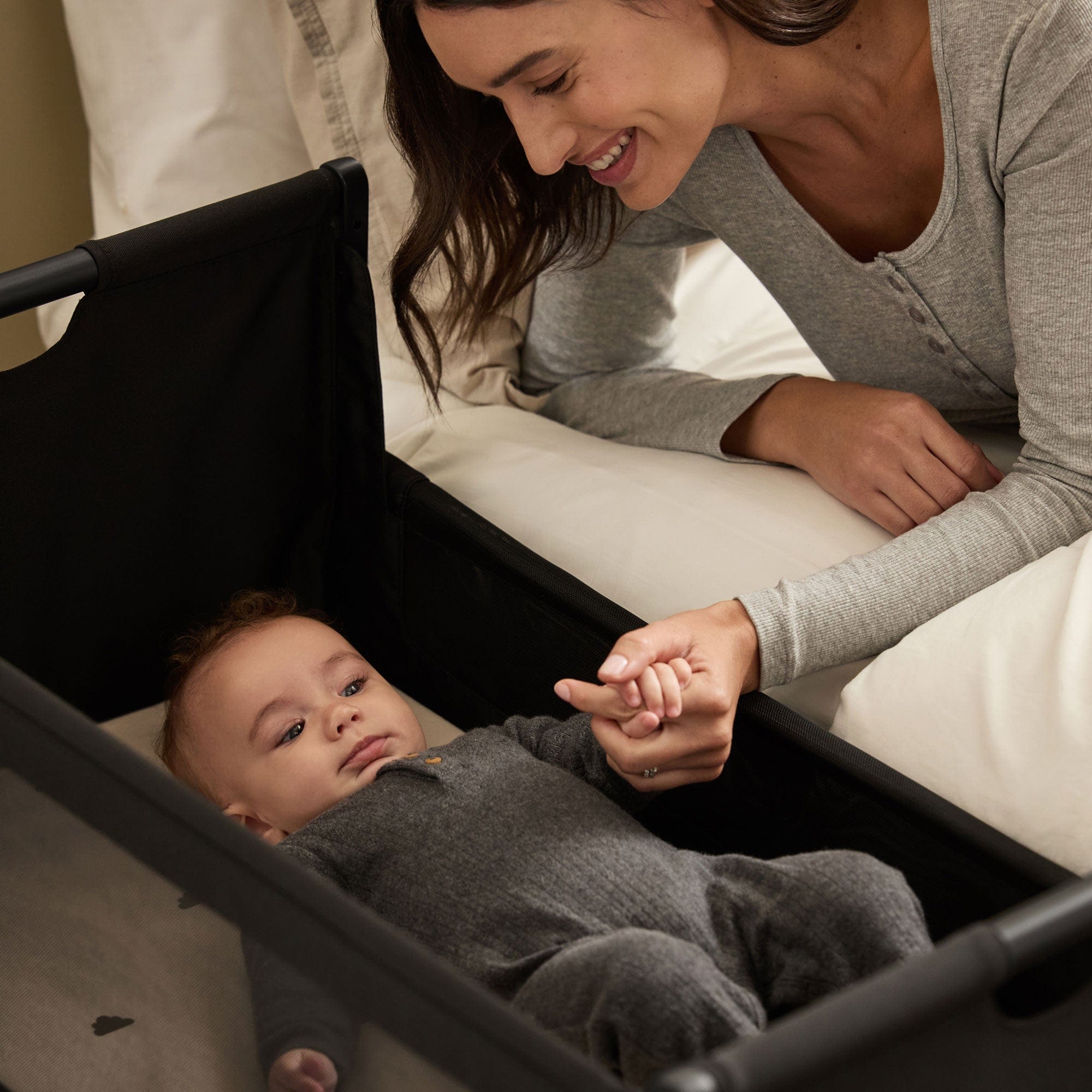 SnuzPod cribs SnüzPod 5 Bedside Crib - Graphite