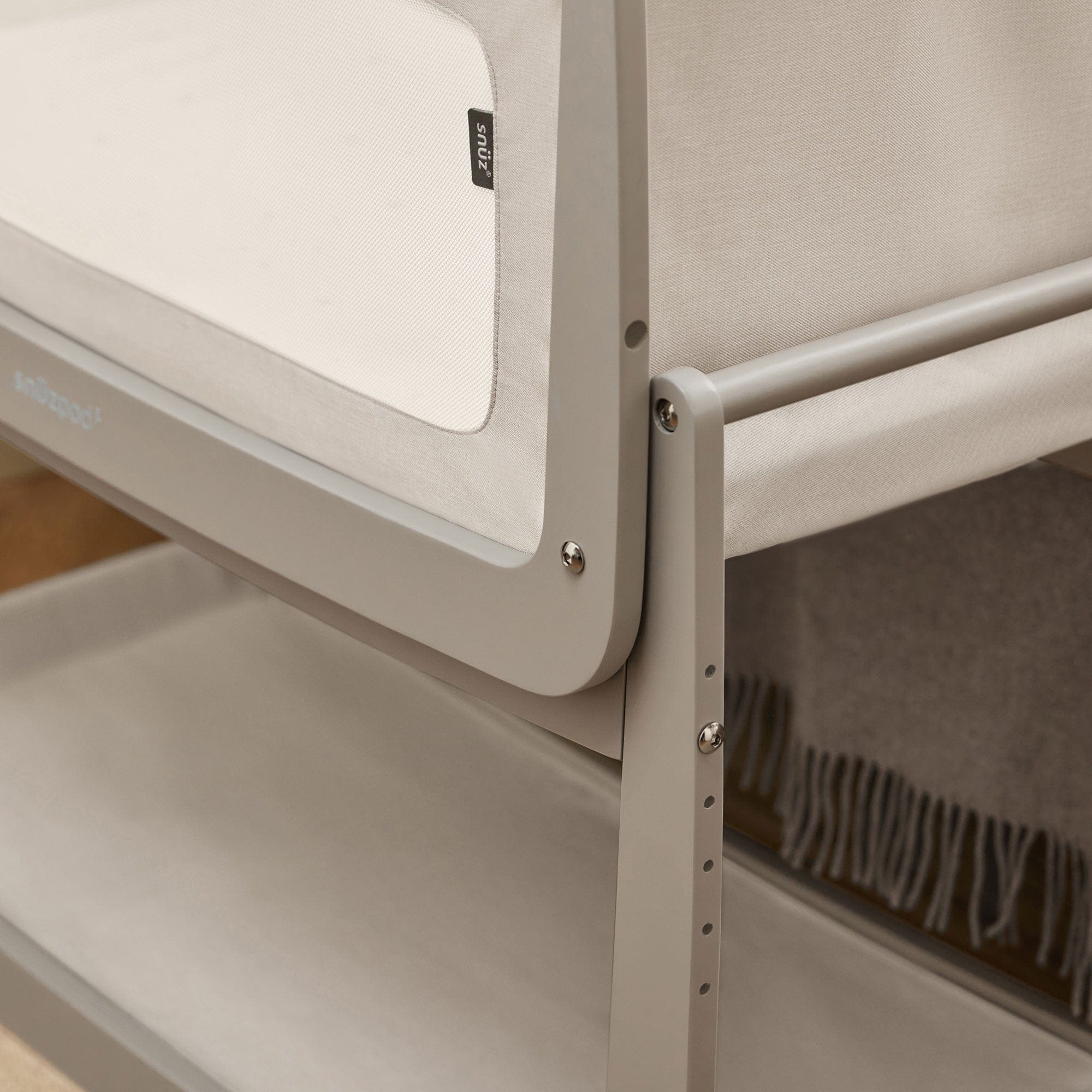 SnuzPod cribs SnüzPod 5 Bedside Crib - Pebble