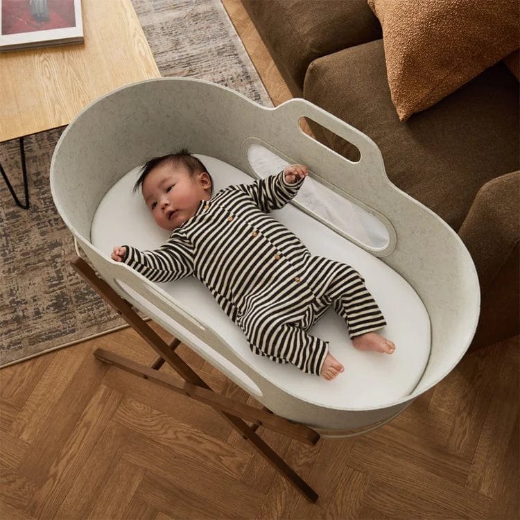 SnuzPod moses baskets SnüzPod Baskit with Walnut Stand - Barley FSB001DD