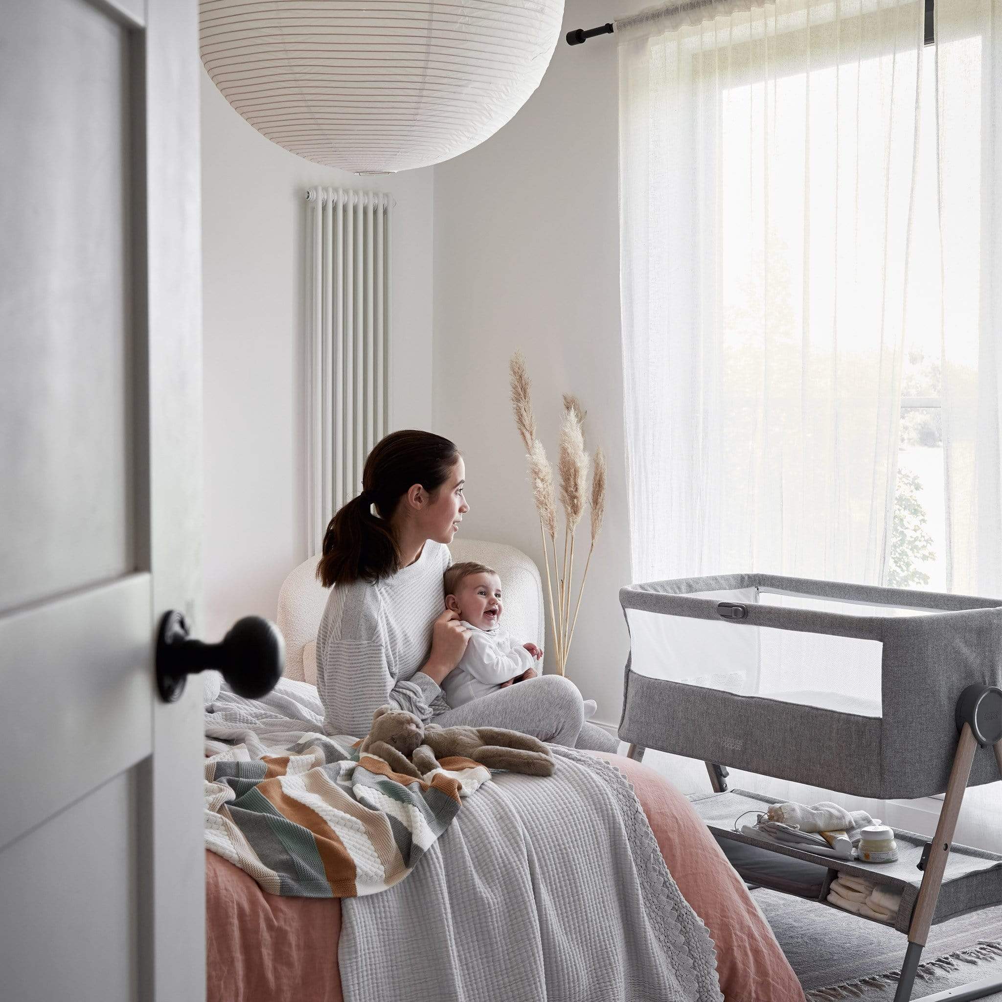 Mamas Papas Lua Bedside Crib Grey
