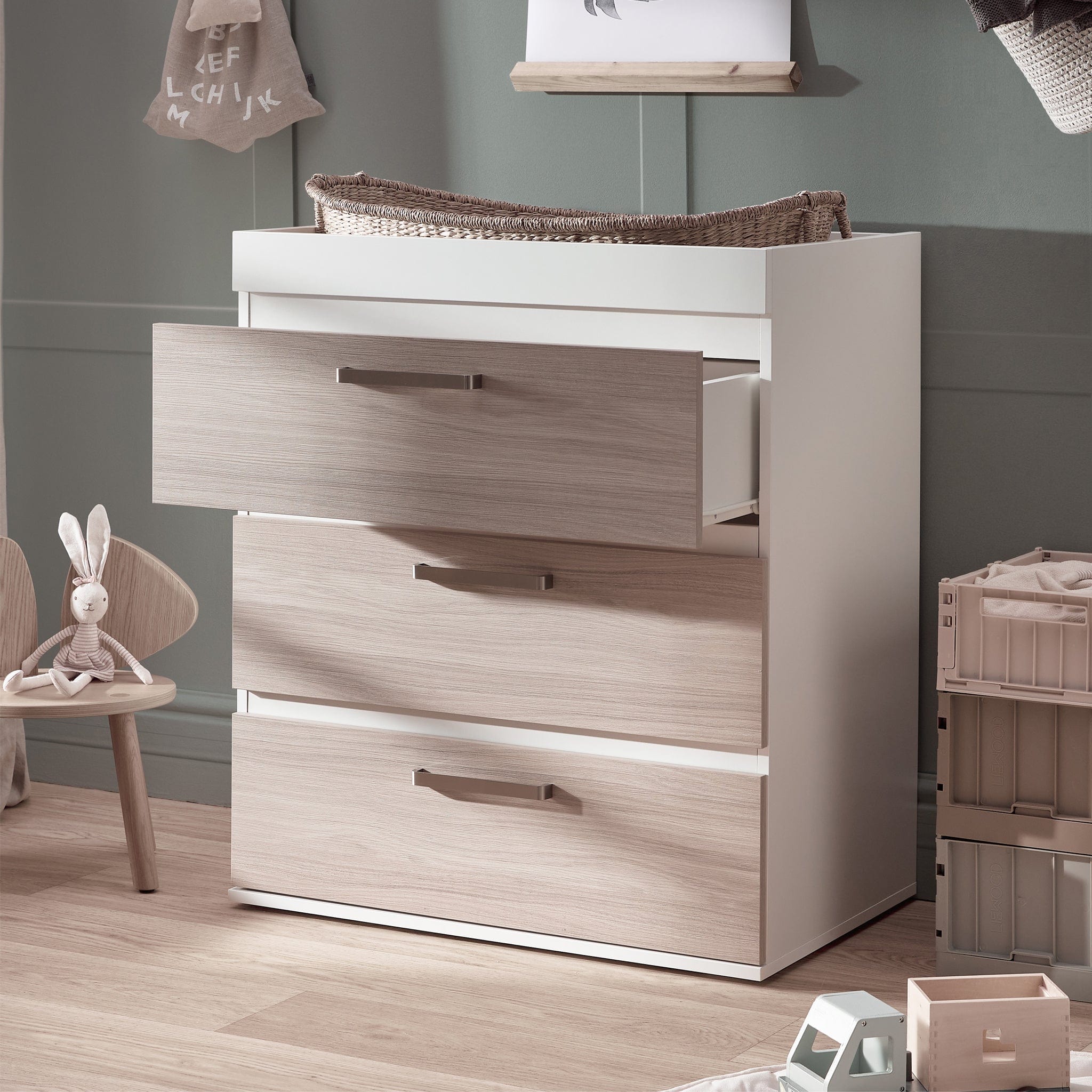 Silver Cross Silver Cross room sets Silver Cross Finchley 2-Piece Dresser Roomset - Oak 8232-FIN