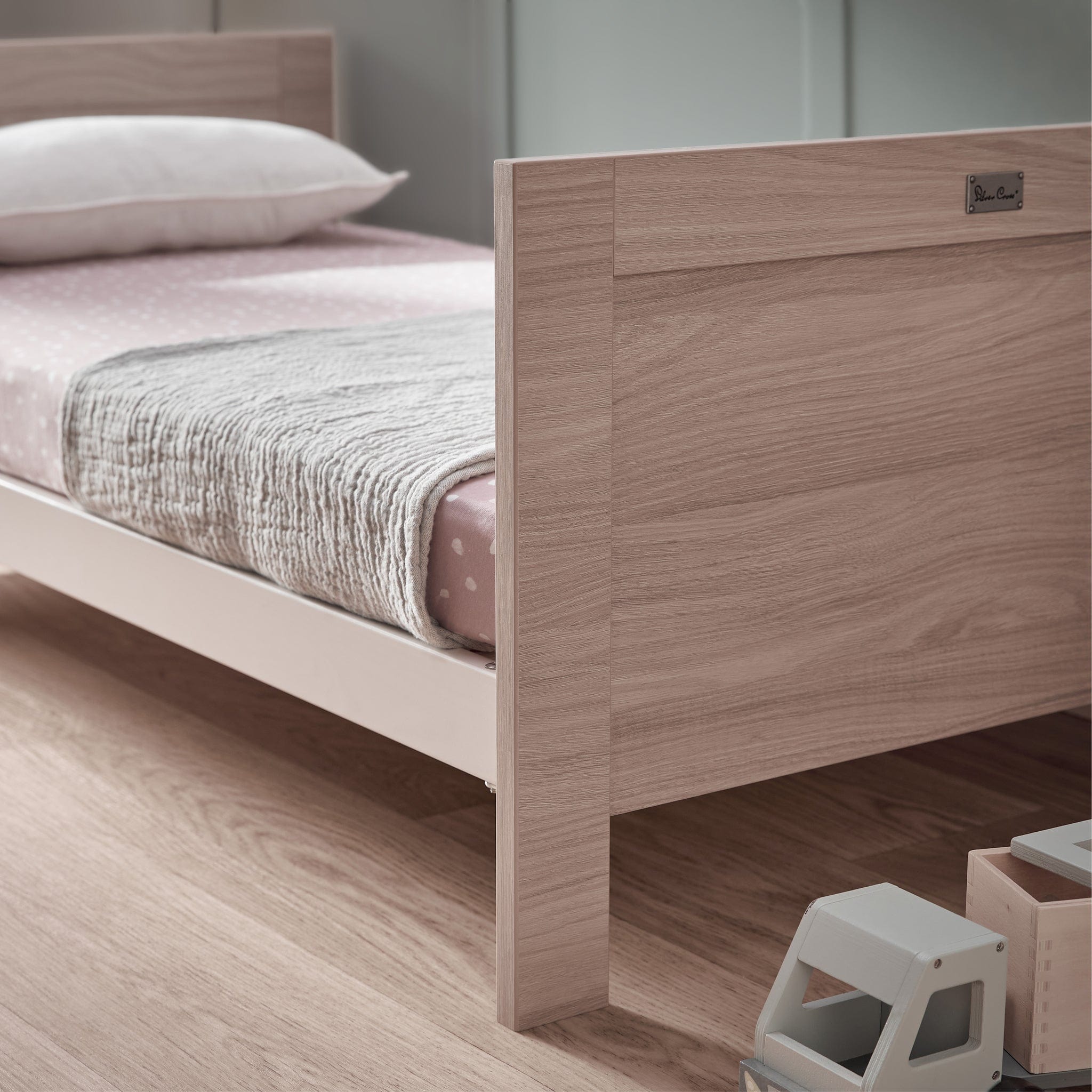 Silver Cross Silver Cross room sets Silver Cross Finchley 2-Piece Dresser Roomset - Oak 8232-FIN